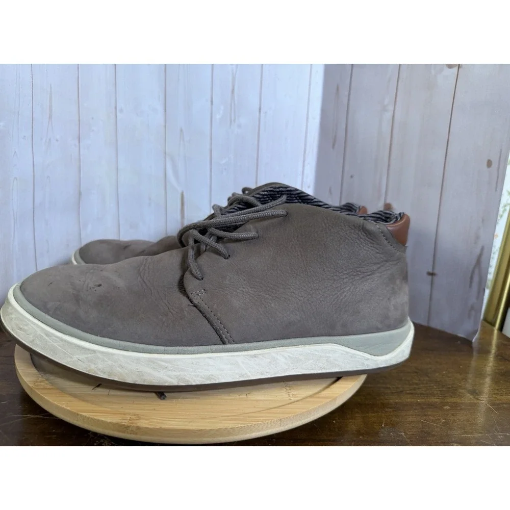 OluKai PAPAKU ILI Lace Up Boots Chukka Nubuck Cushioned Taupe Mens Size 10
